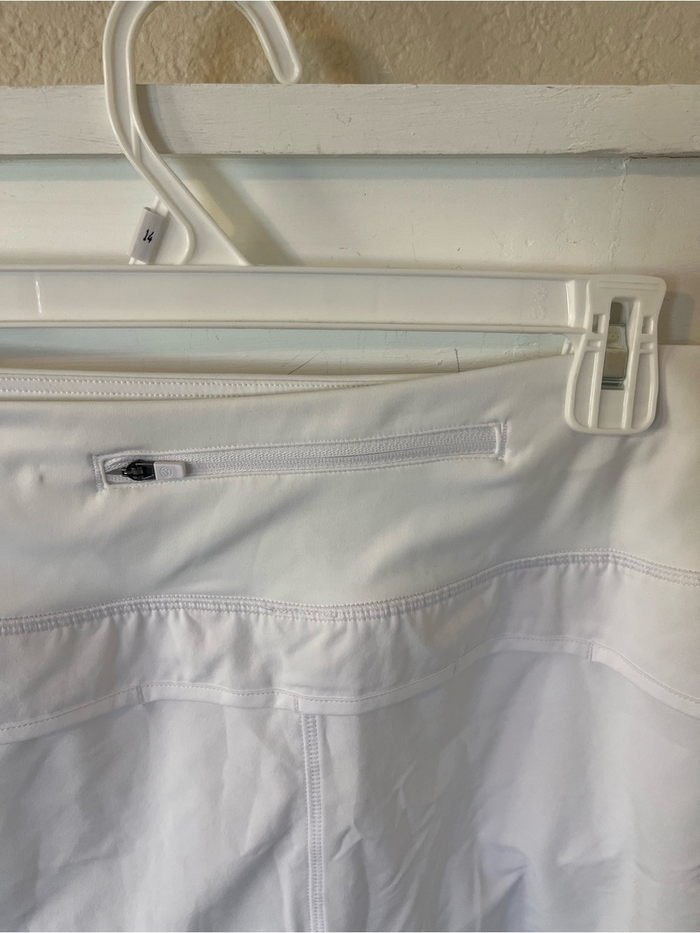 CRZ Yoga Women's Medium 8/10 Sport Shorts NWT - Picture 4 of 8